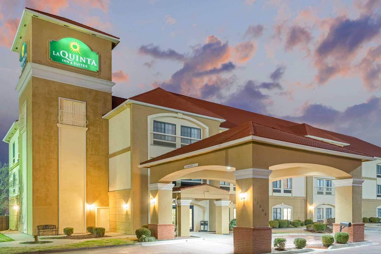 La Quinta Inn & Suites by Wyndham Oklahoma City -Yukon 1/22