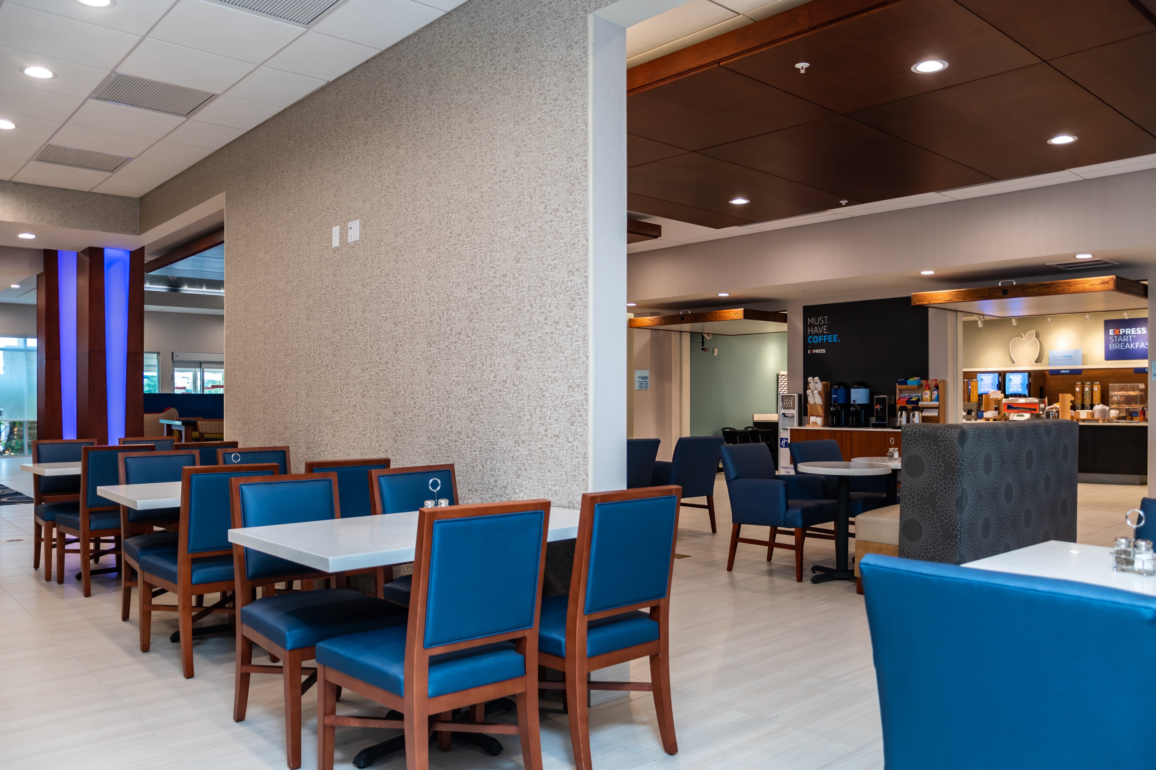 Holiday Inn Express Suites Orlando Lk Buena Vista Area 46/60