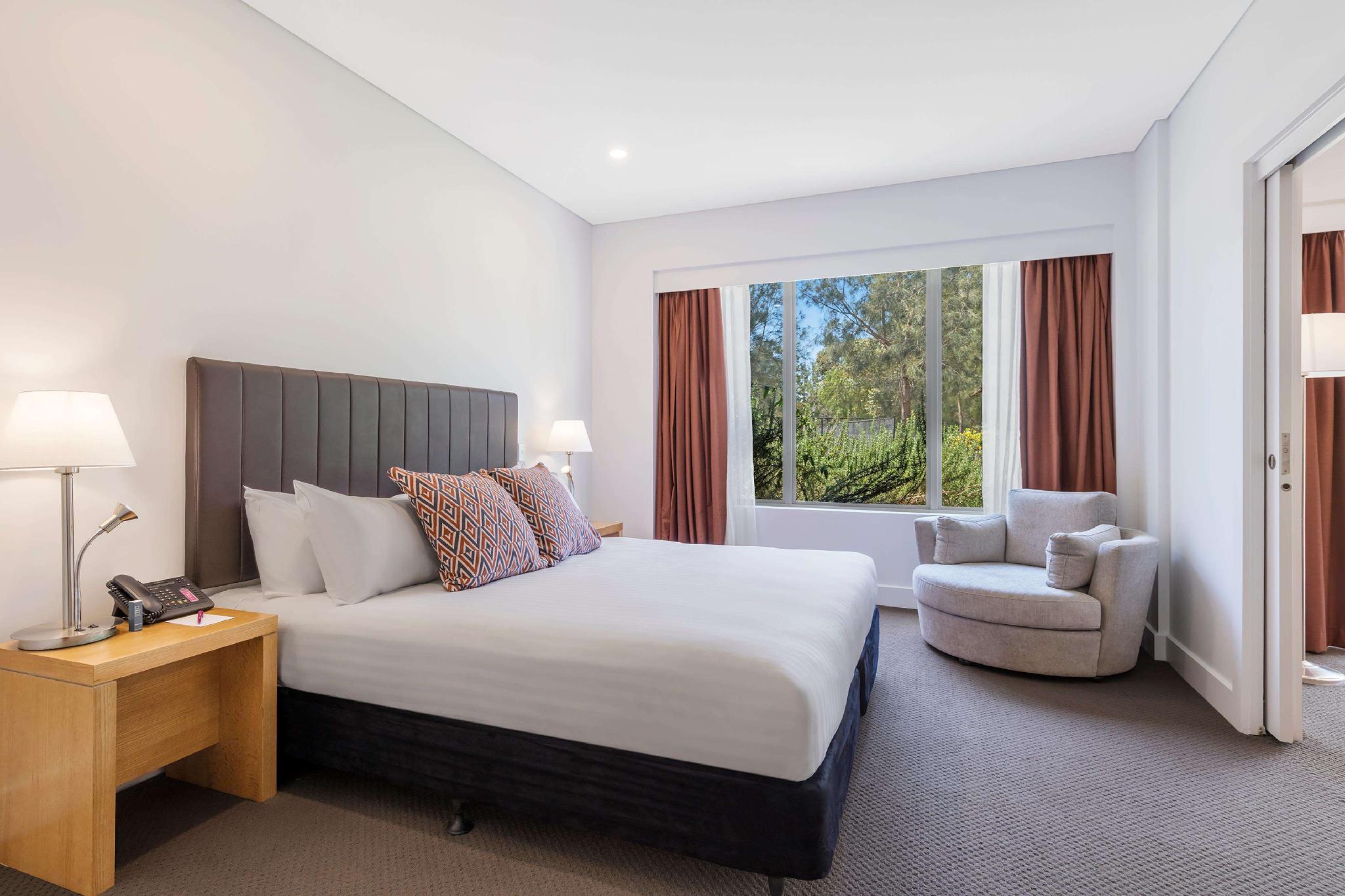 Spa, Suite, King Bed