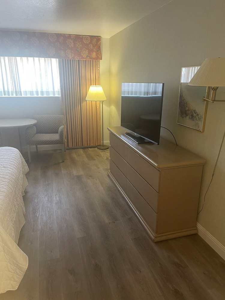 Ramada by Wyndham Viscount Suites Tucson East 23/38