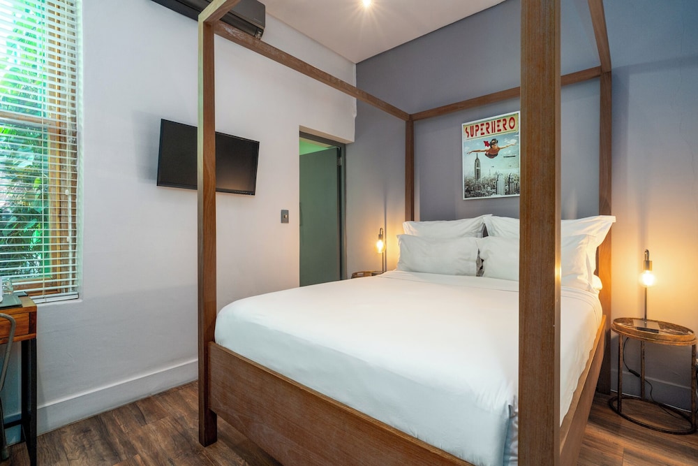 The Grey Hotel 25/78