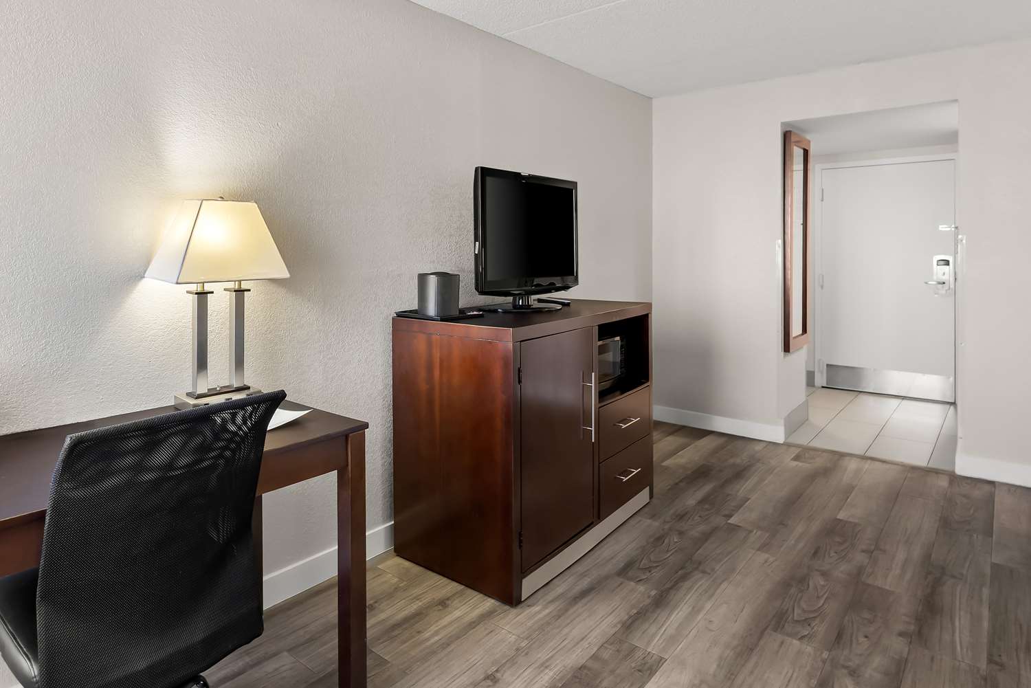 Best Western Luxbury Inn Fort Wayne 10/12