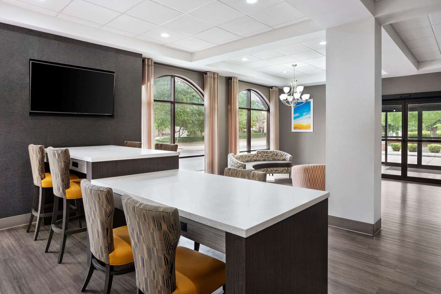 Days Inn & Suites by Wyndham Murfreesboro 14/19