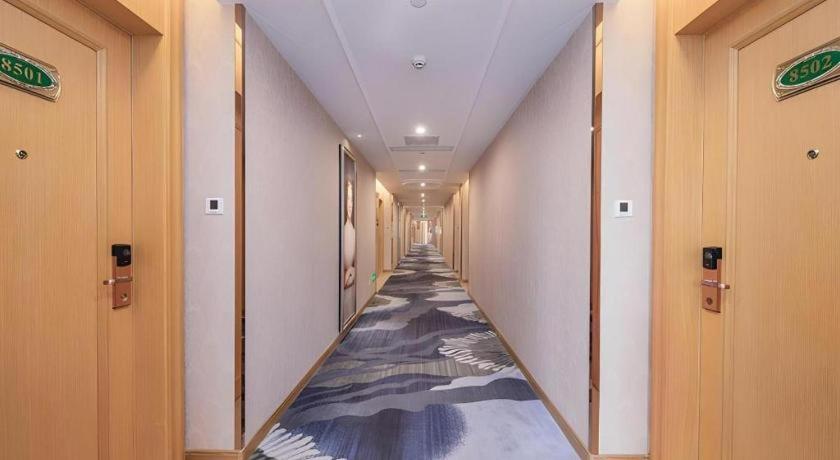 Vienna Hotel(Guangzhou North Railway Station Huaguoshan Subway Station Store) 22/45