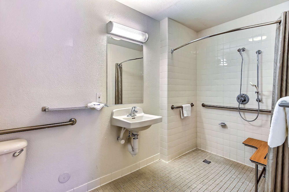 Motel6 Pinole, CA 40/40