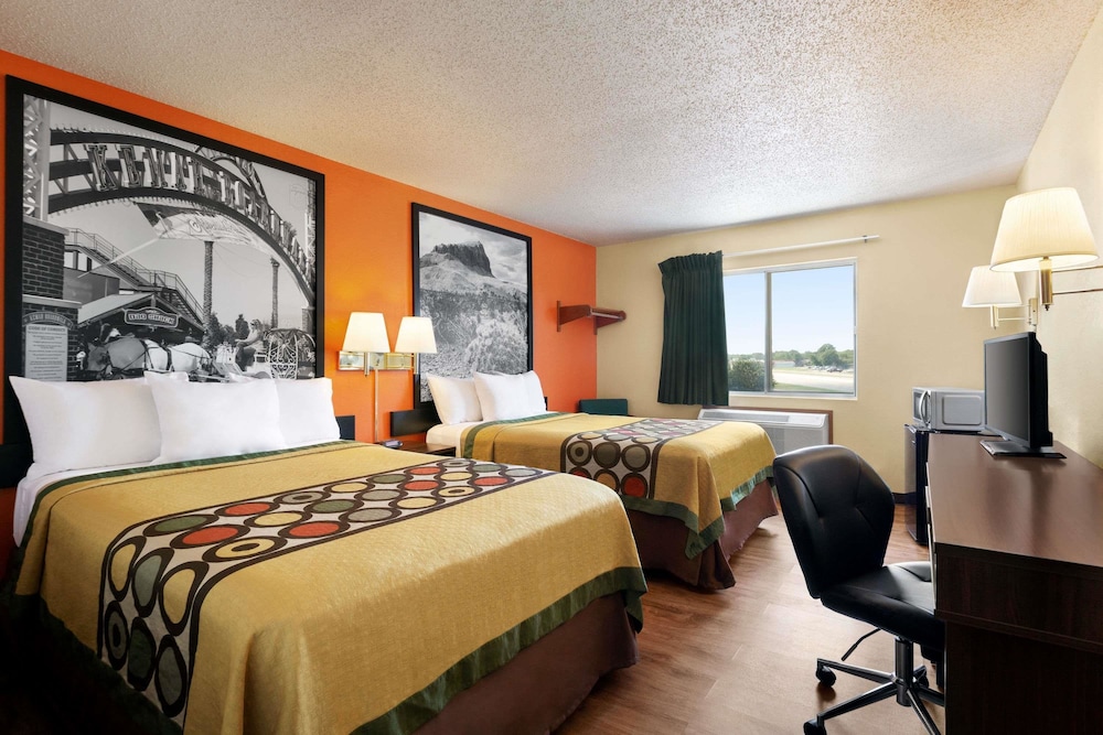 Super 8 by Wyndham Waco University Area 10/24