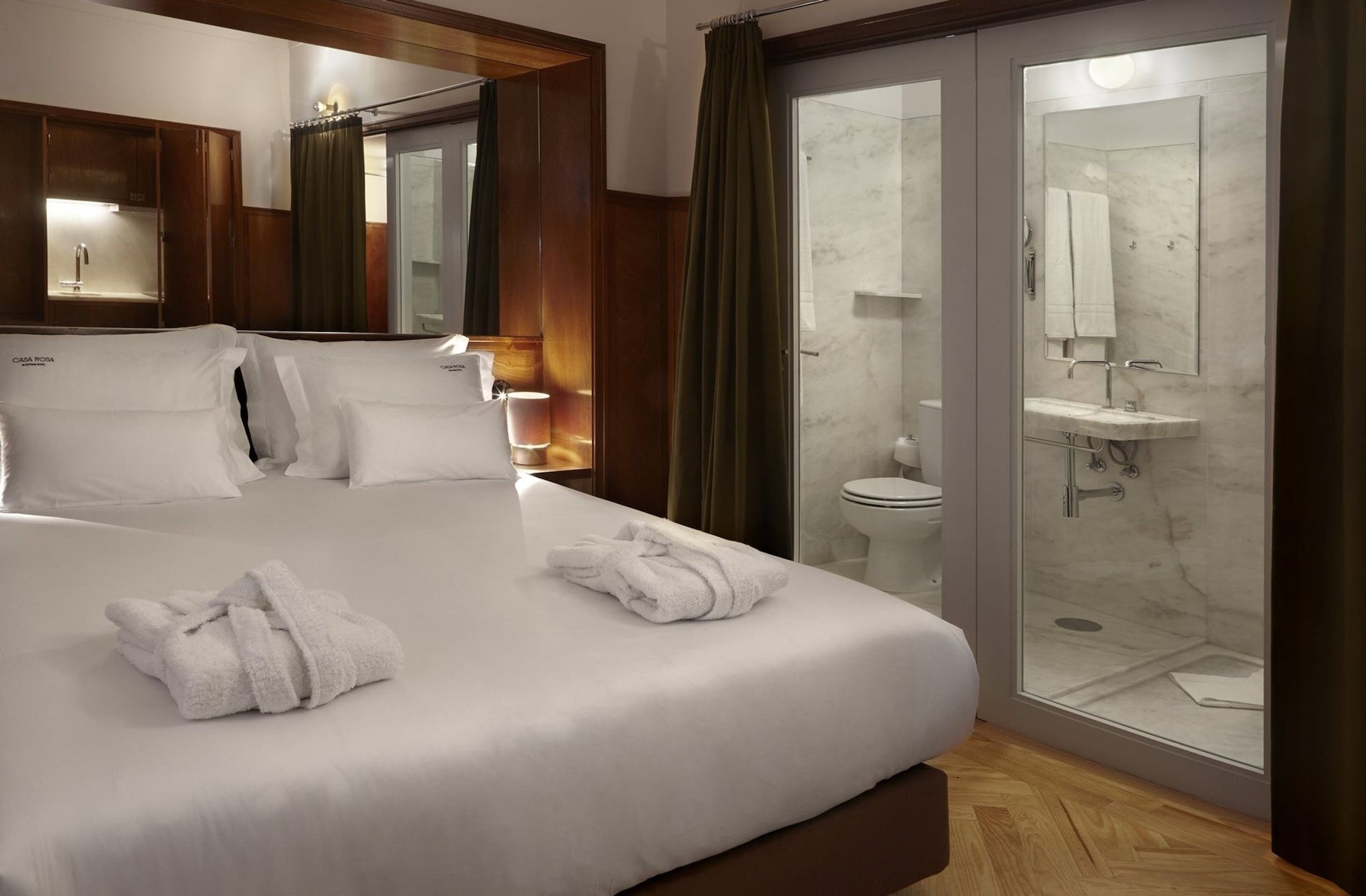 STUDIO, DOUBLE BED