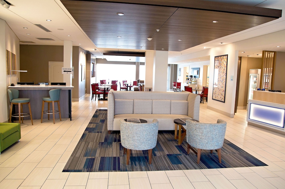 Holiday Inn Express Suites Great Bend 10/53