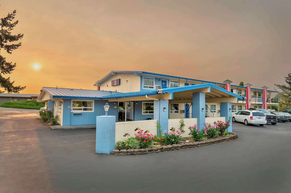 Studio6 Suites Albany, OR 1/23