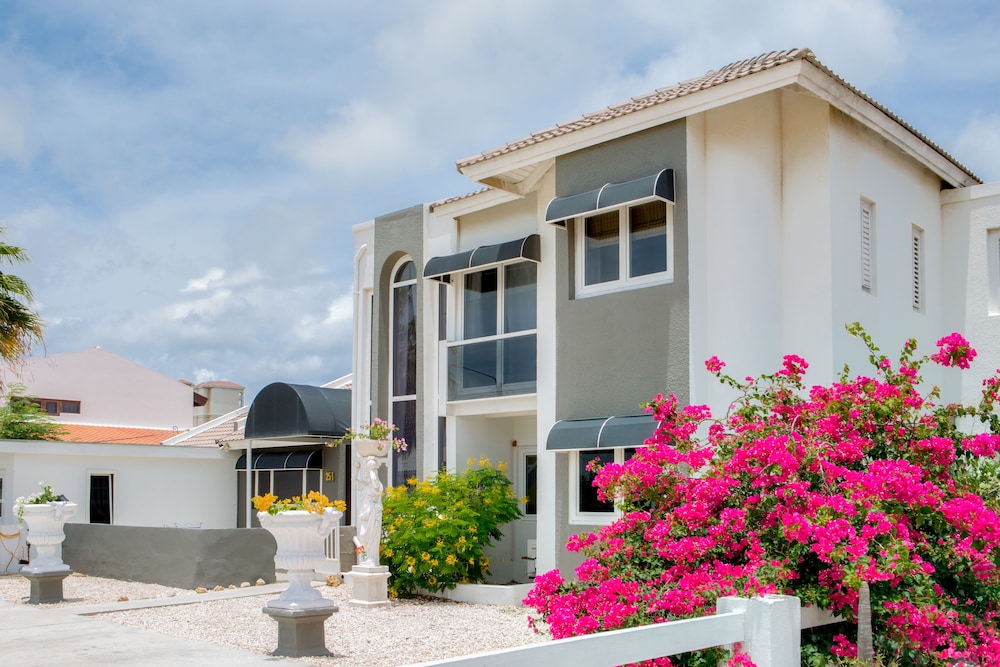 Modern Hotel Aruba 1/50