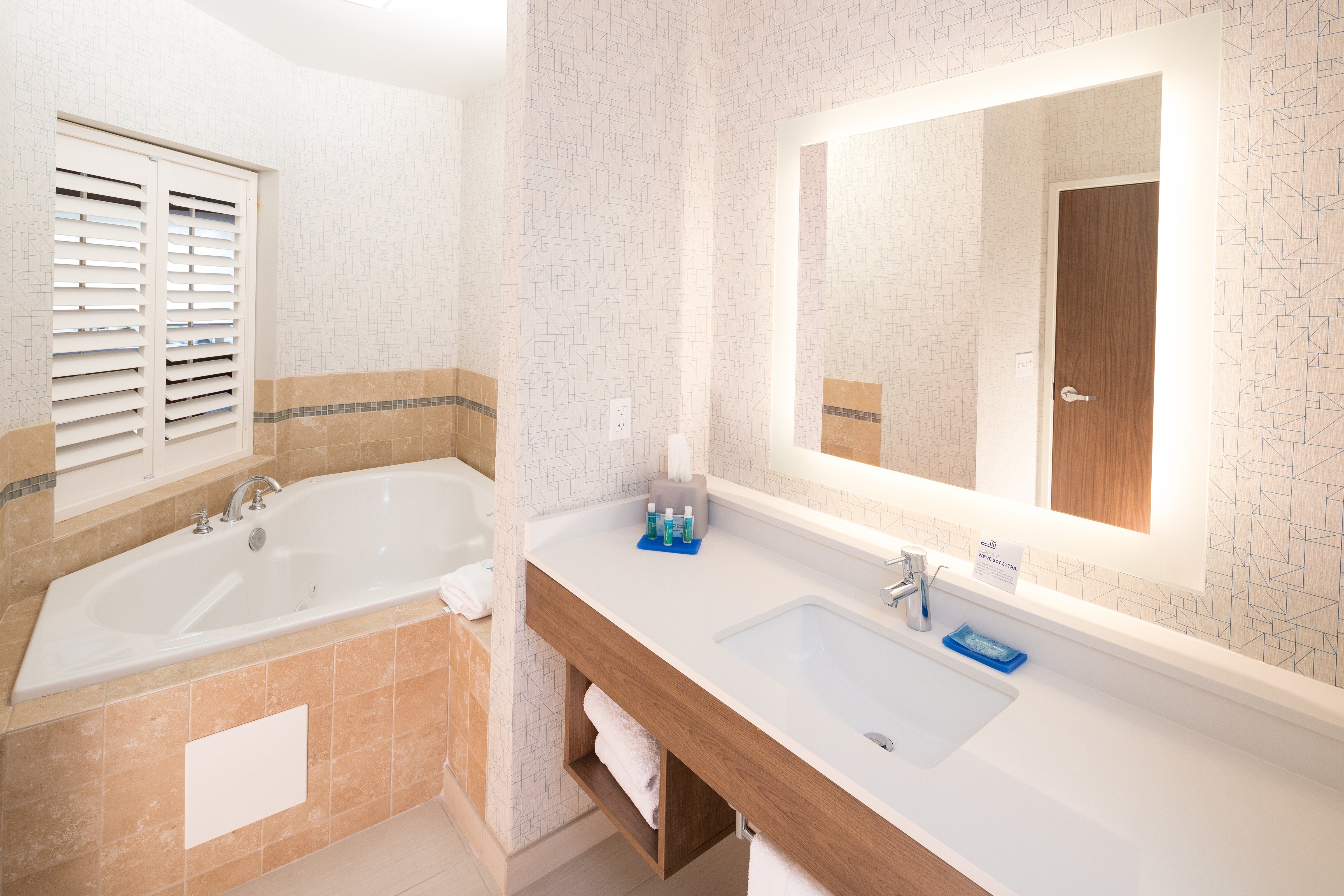 Holiday Inn Express Suites Gaylord 44/44