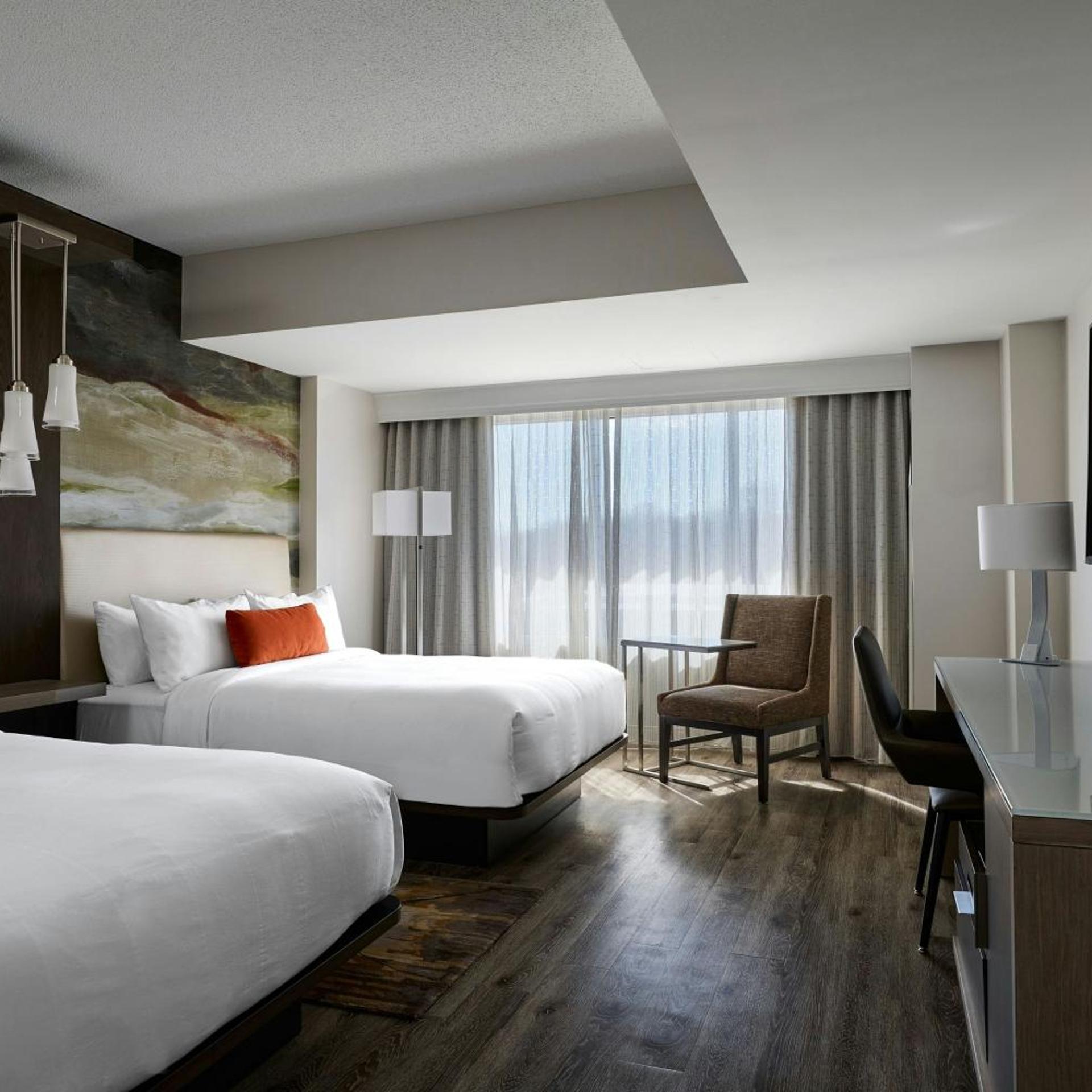 غرفة بسرير كينج بحوض استحمام لذوي الإعاقة، Marriott Meadowview Conference Resort Convention Center 3/10