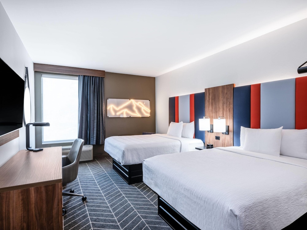 غرفة بسريرين كوين، La Quinta Inn and Suites by Wyndham Chelsea 2/5