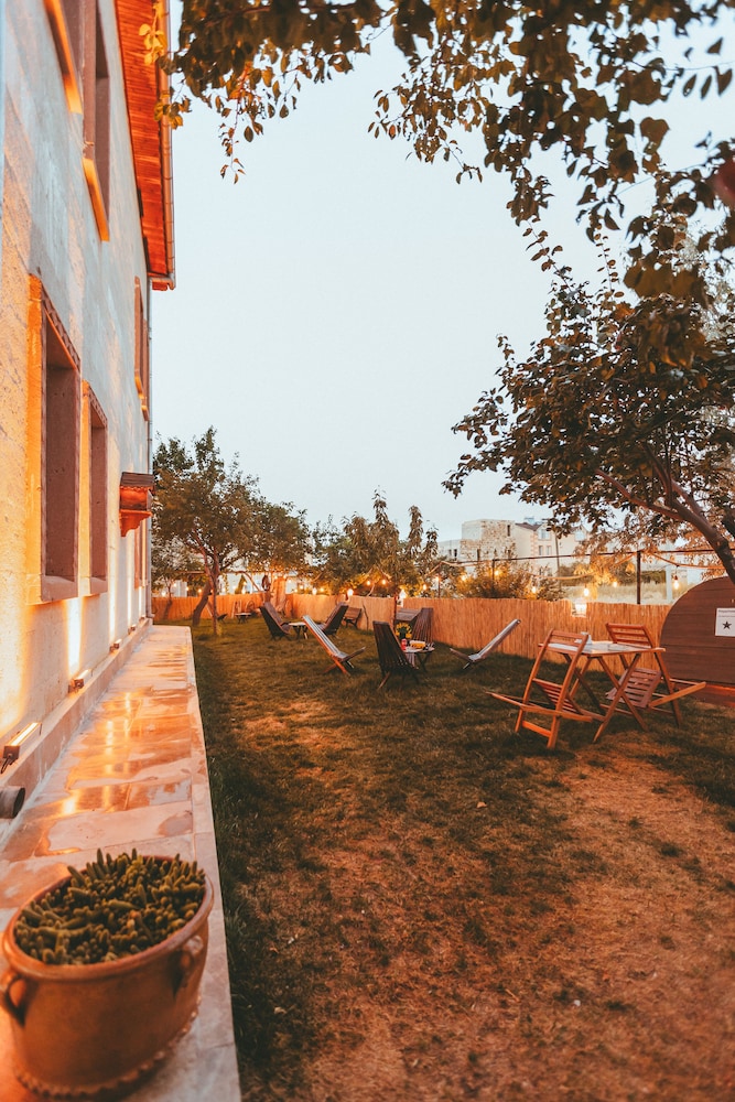 Pigeon Valley Hotel 42/50