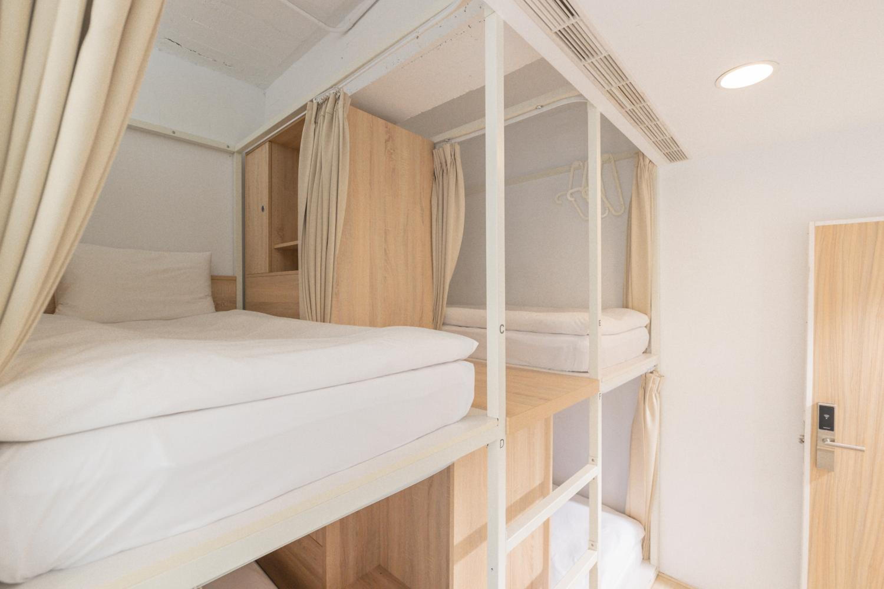 Female Dorm, Female Only, 6 Beds