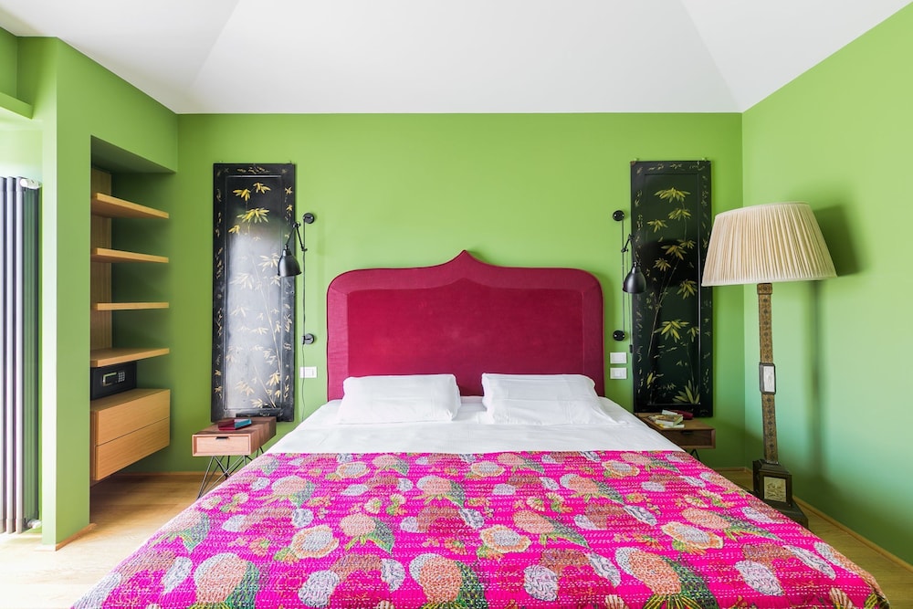 SUPERIOR, SUITE, KING BED, CITY VIEW, TERRACE