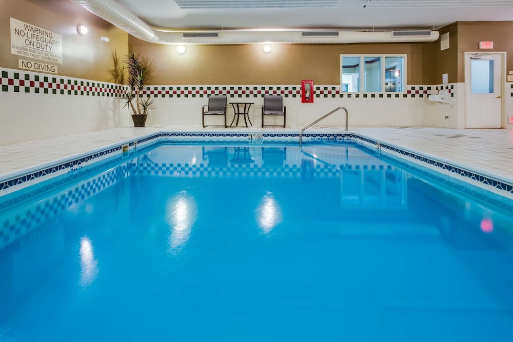Country Inn and Suites By Radisson Gurnee 5/31