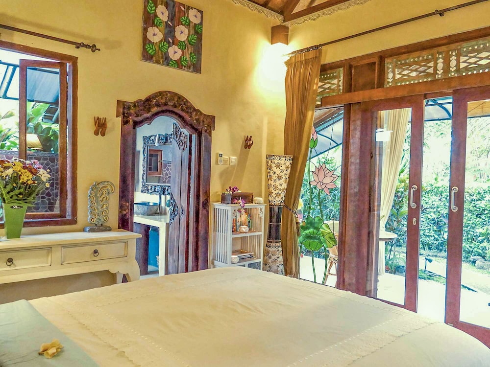 Devi's Place 20/50