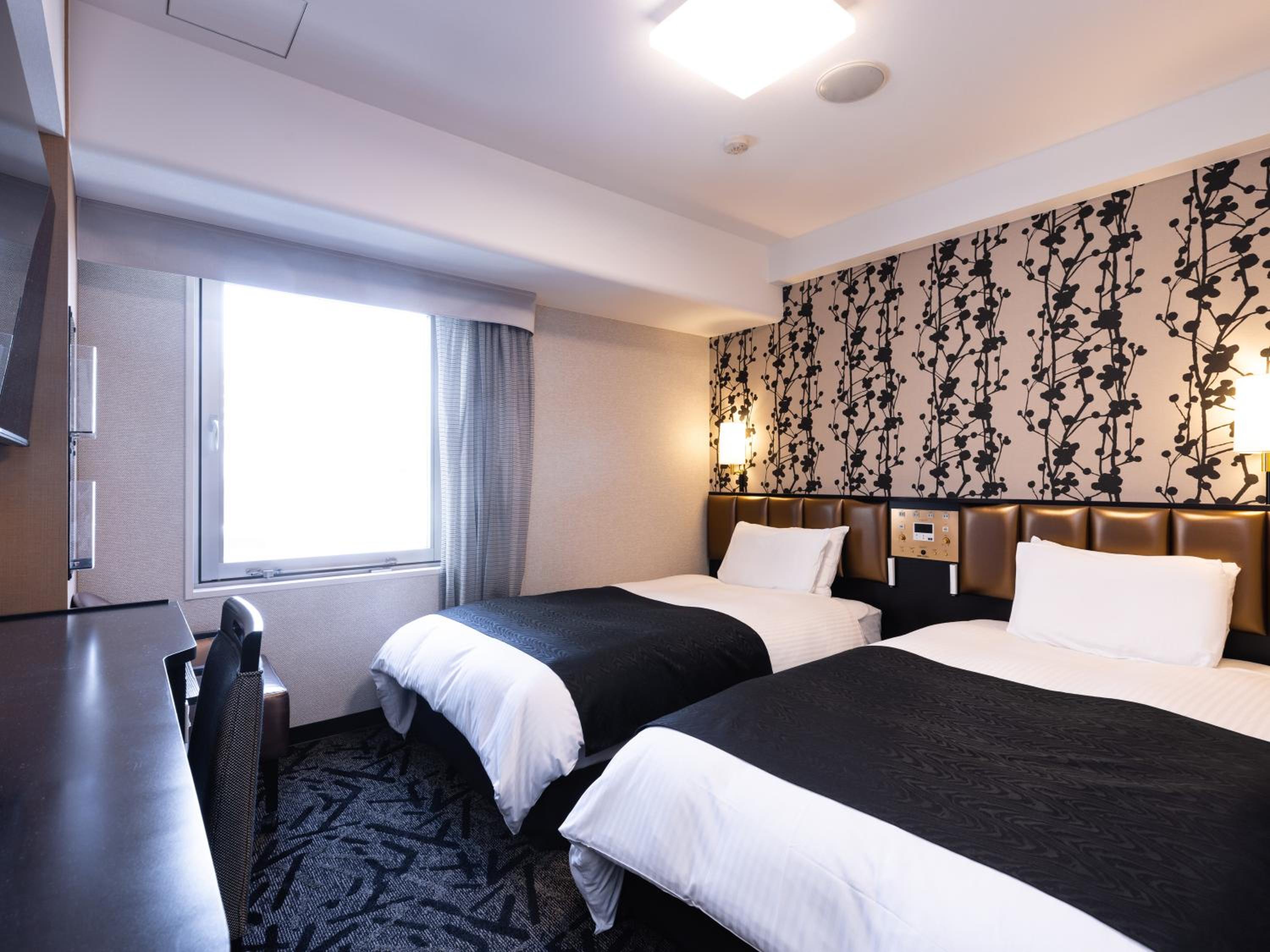 ROOM, TWIN BEDS, SMOKING