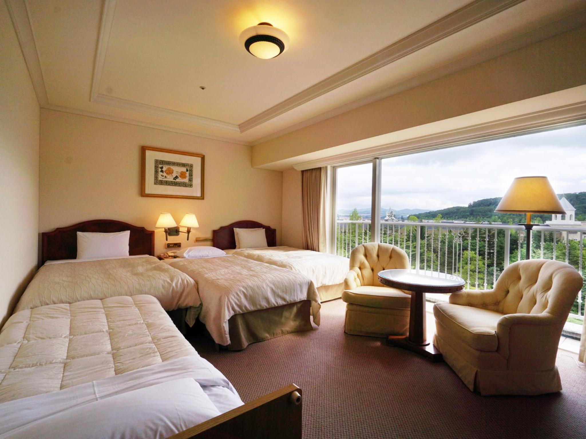 Luxury, Twin Beds, Two Extra Beds