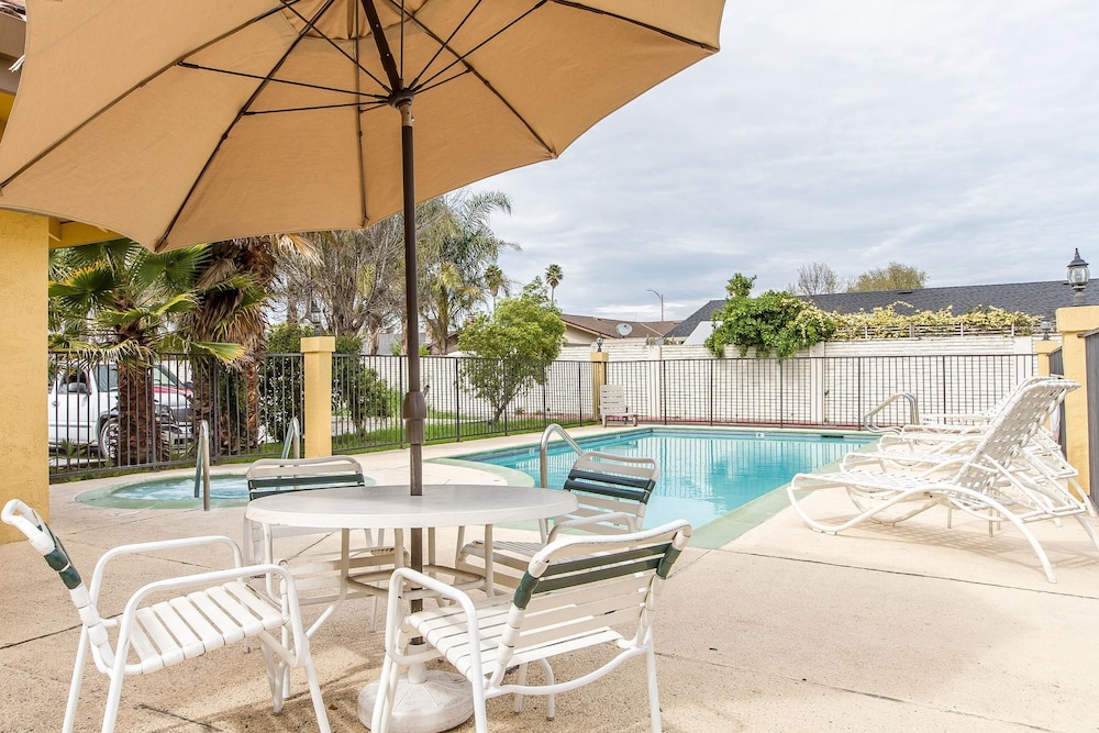Quality Inn & Suites Gilroy CA 42/47