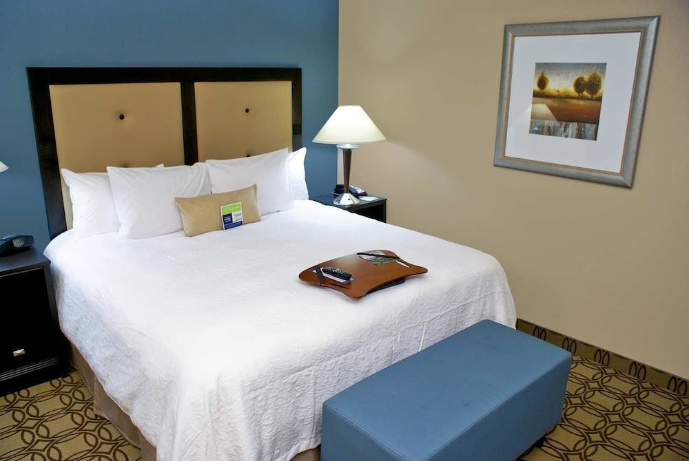 Hampton Inn and Suites Charlotte Airport 24/63