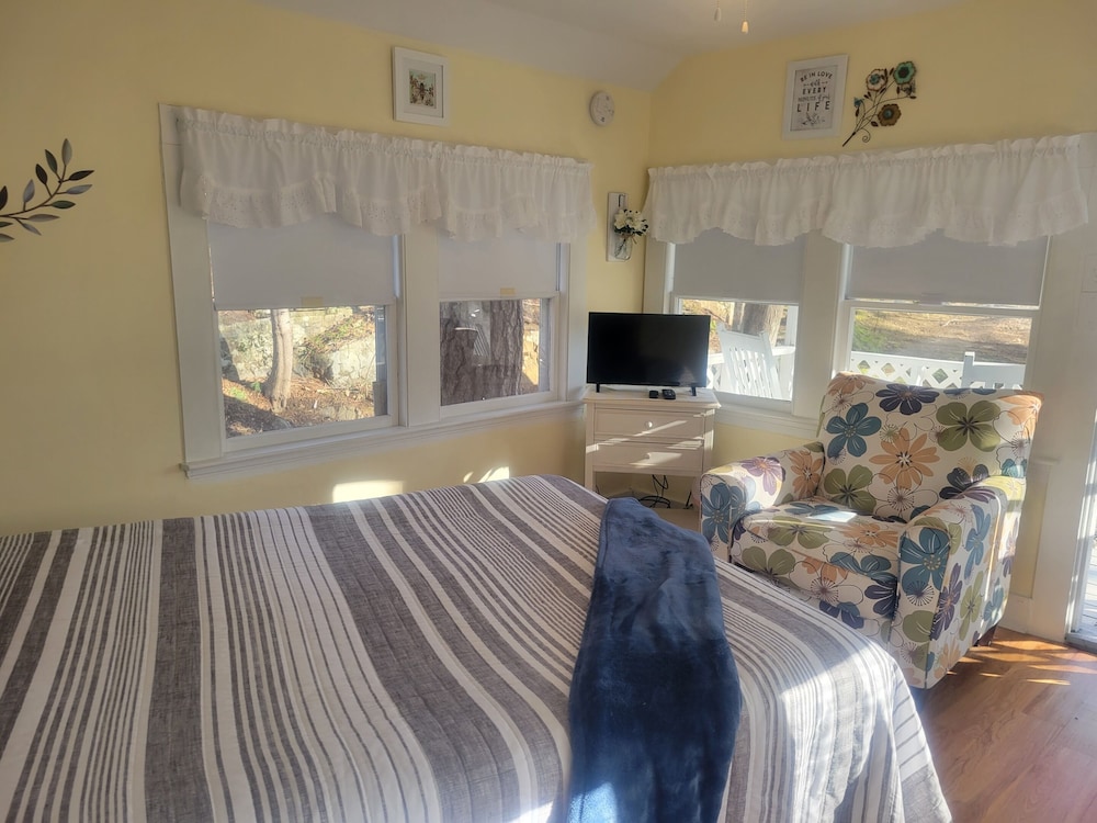 2 River Road Inn & Cottages 22/50