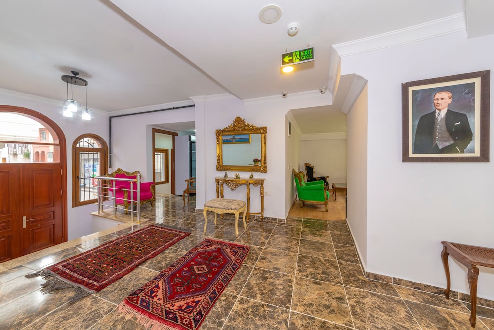 Saint George Boutique House 50/66