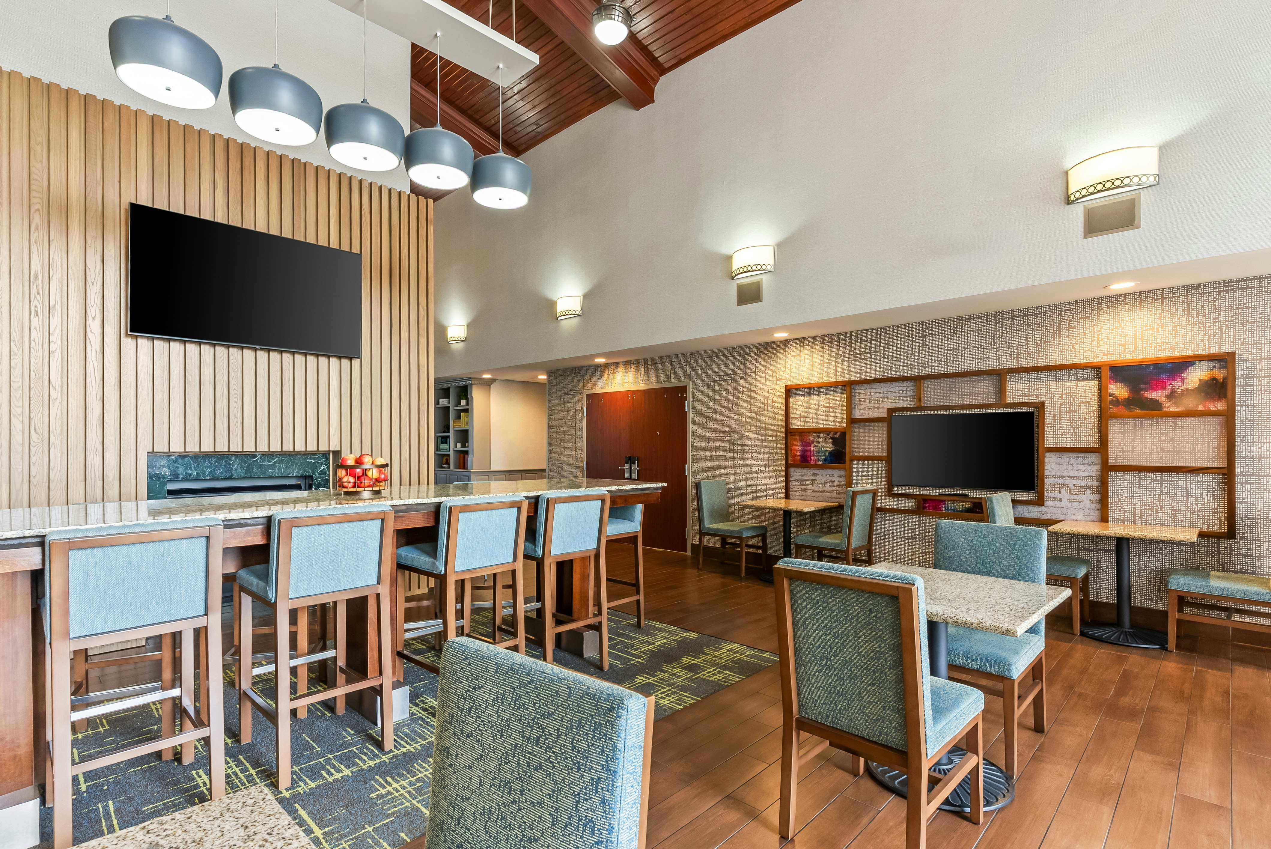 Hampton Inn Suites Scottsburg 74/82