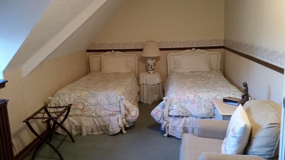 Victorian Inn Bed and Breakfast 9/29
