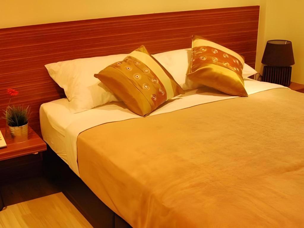 White House Asoke Sukhumvit 18 26/36