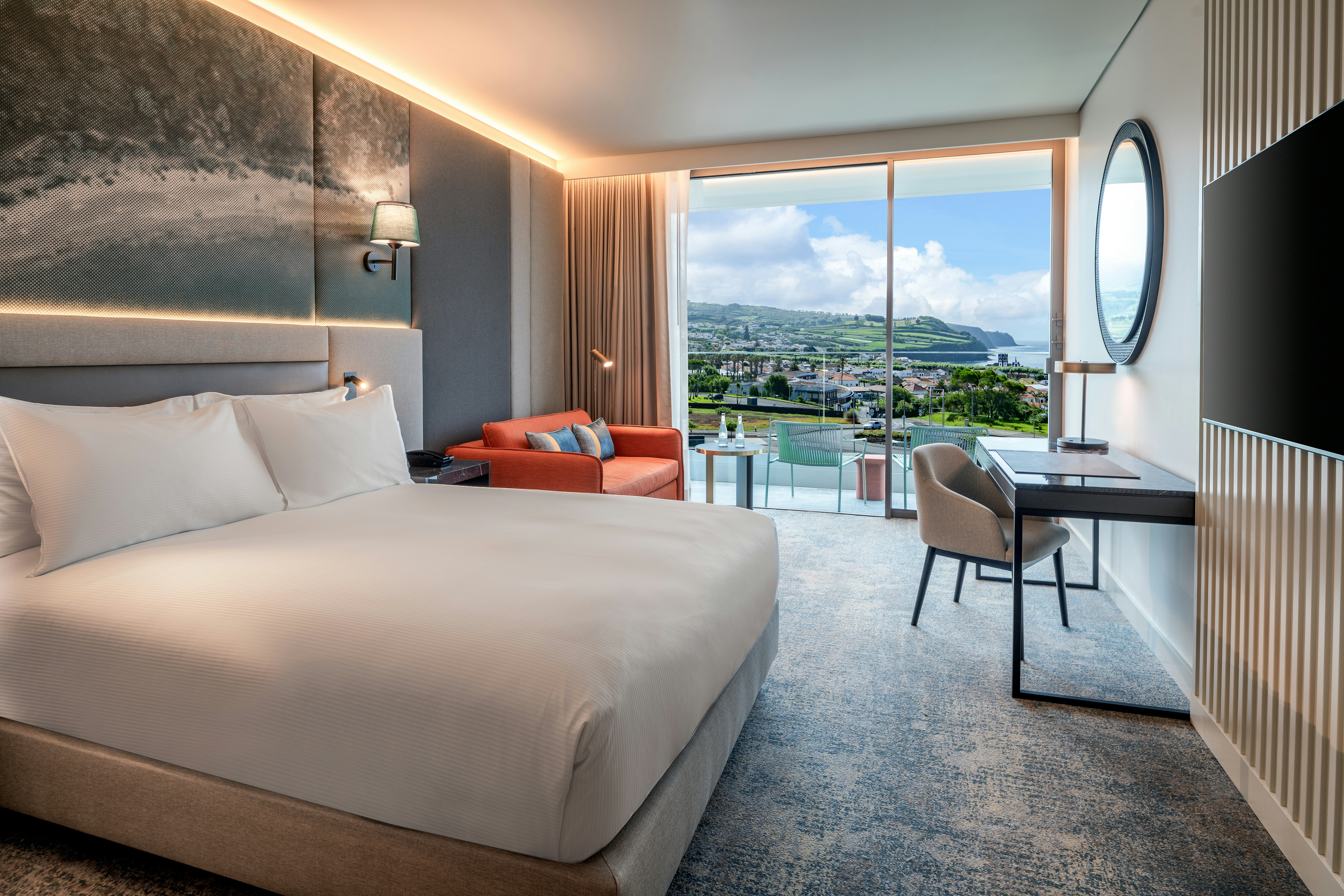 Room, Queen Bed, Mountain and Sea View