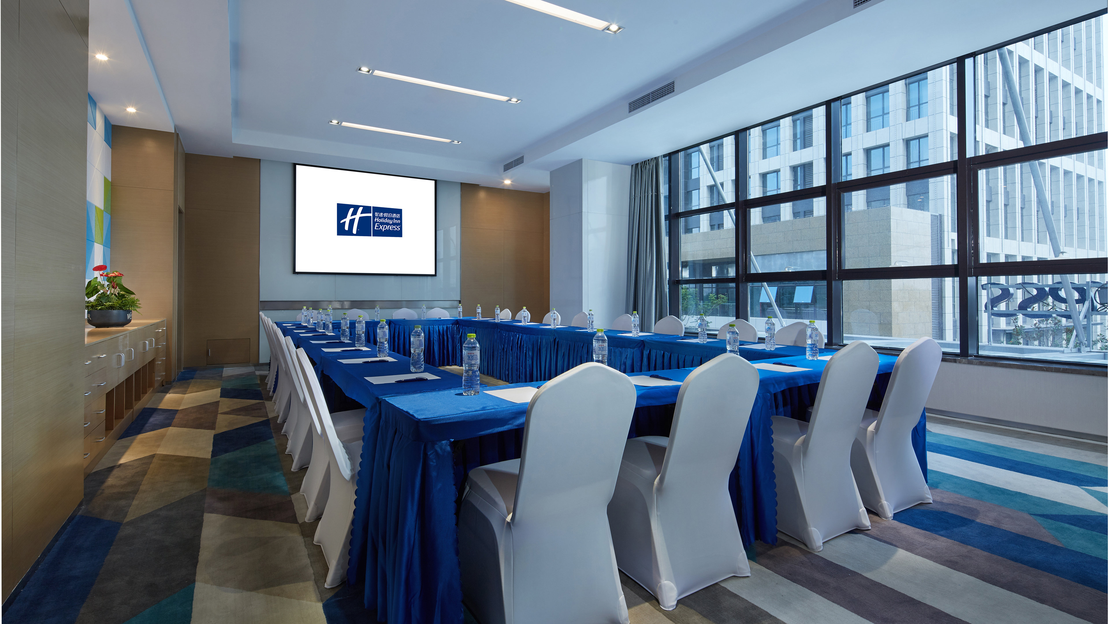 HOLIDAY INN EXPRESS QINGDAO WEST COAST 43/45