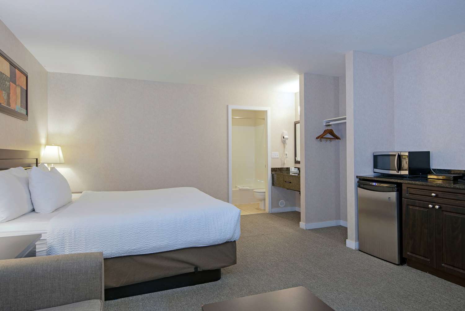 Travelodge By Wyndham Kamloops Mountview 8/69