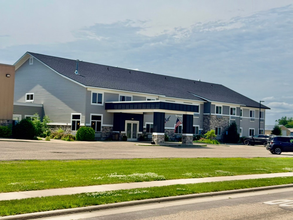 GrandStay Hotel & Suites Parkers Prairie 2/50