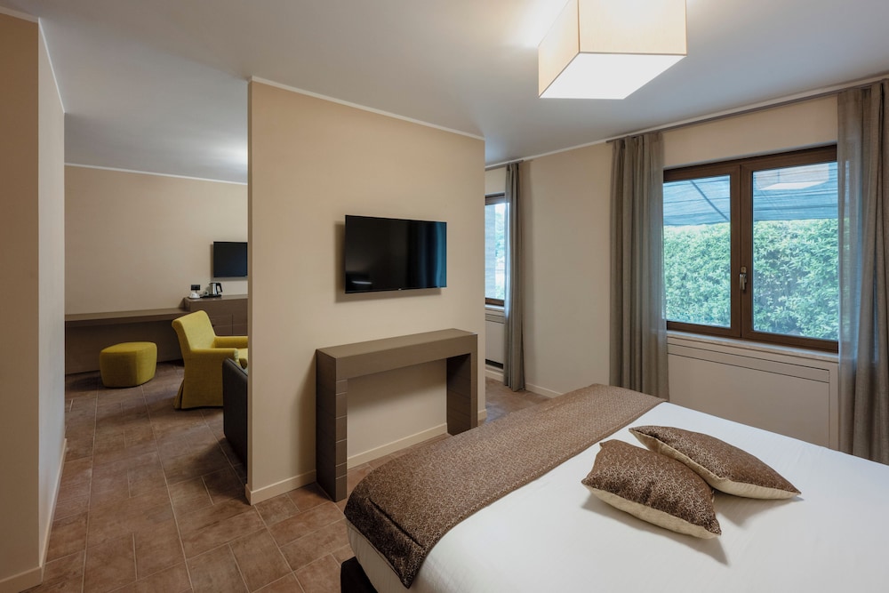 Wellness, Executive, Suite, King Bed, Sofa, Annex