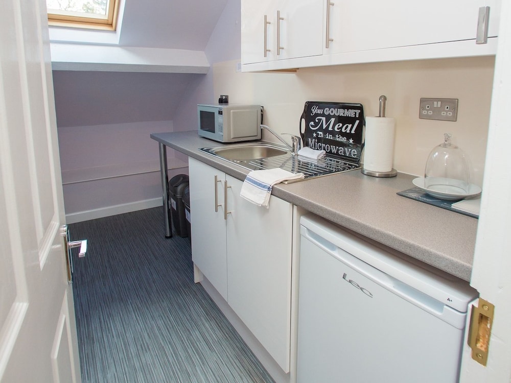 James' Place At Brynawel 6/48