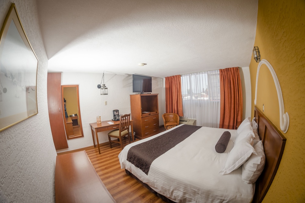 Howard Johnson by Wyndham Morelia Calle Real 10/63