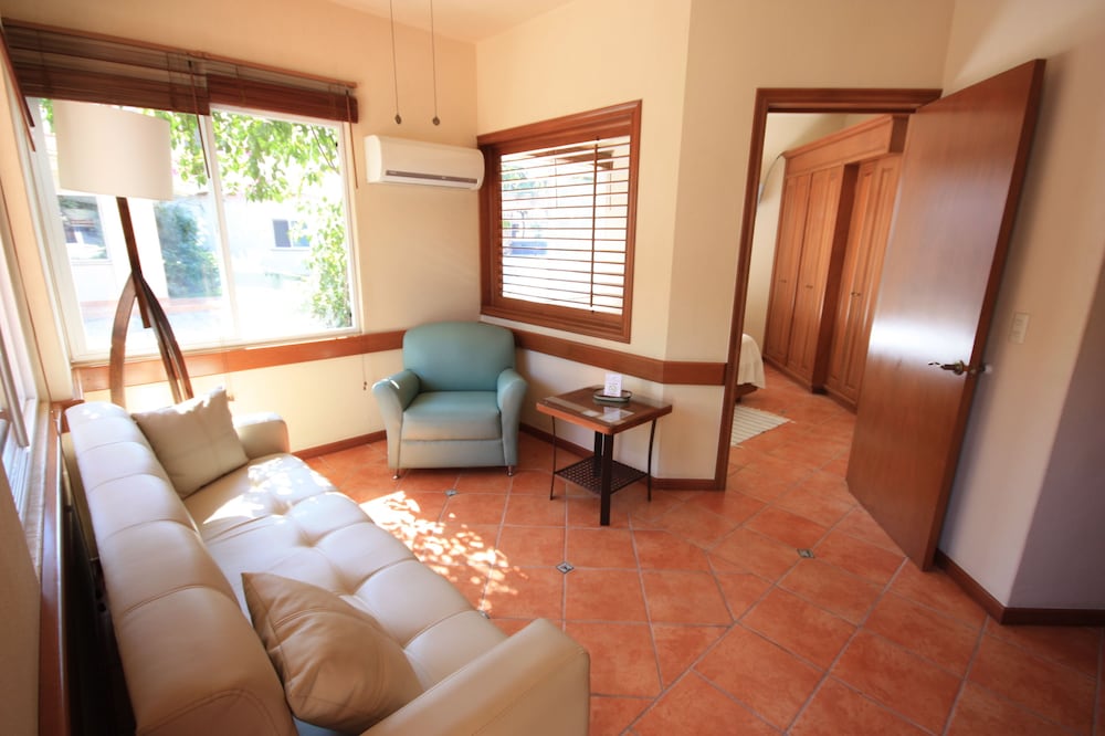 Alcazar Suites 13/30