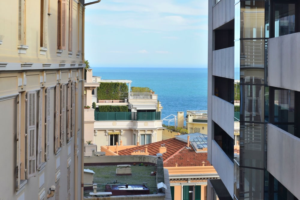 Hotel Capitole 48/53