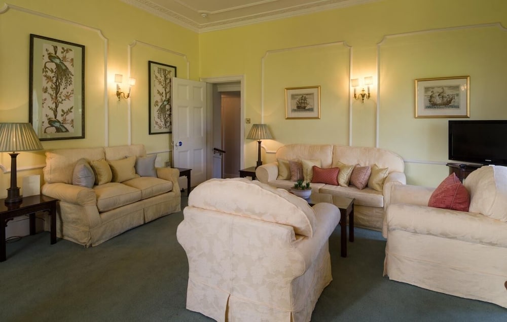 Guyers House Hotel 29/33