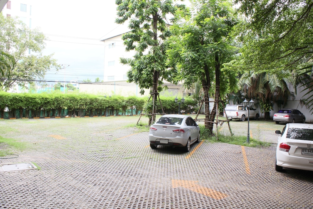 Romance Hotel Srinakarin 54/80