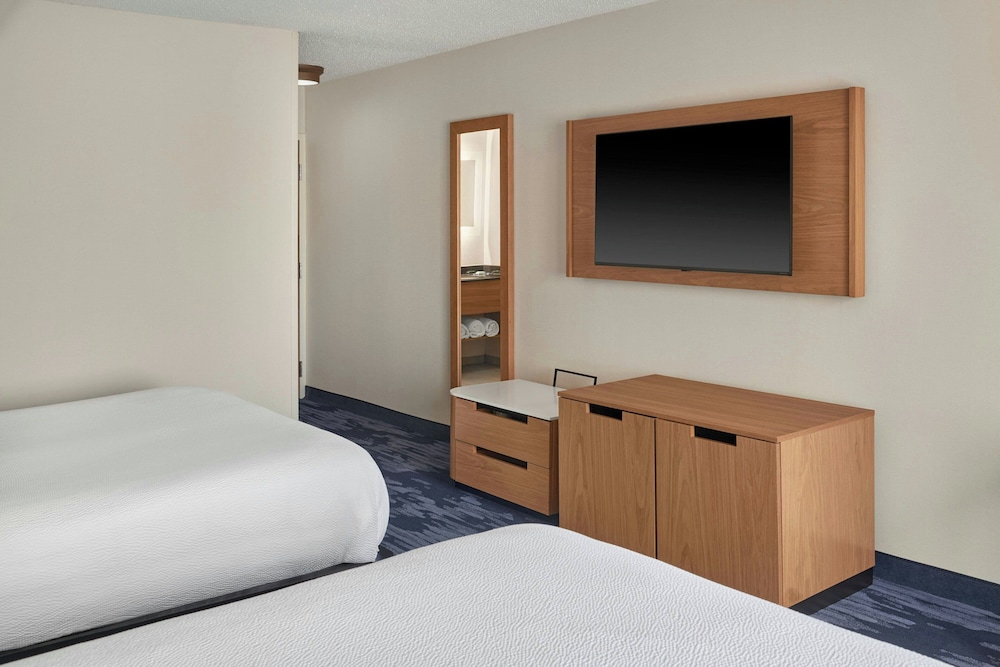 Fairfield Inn Suites By Marriott Detroit Farmington Hills 12/49