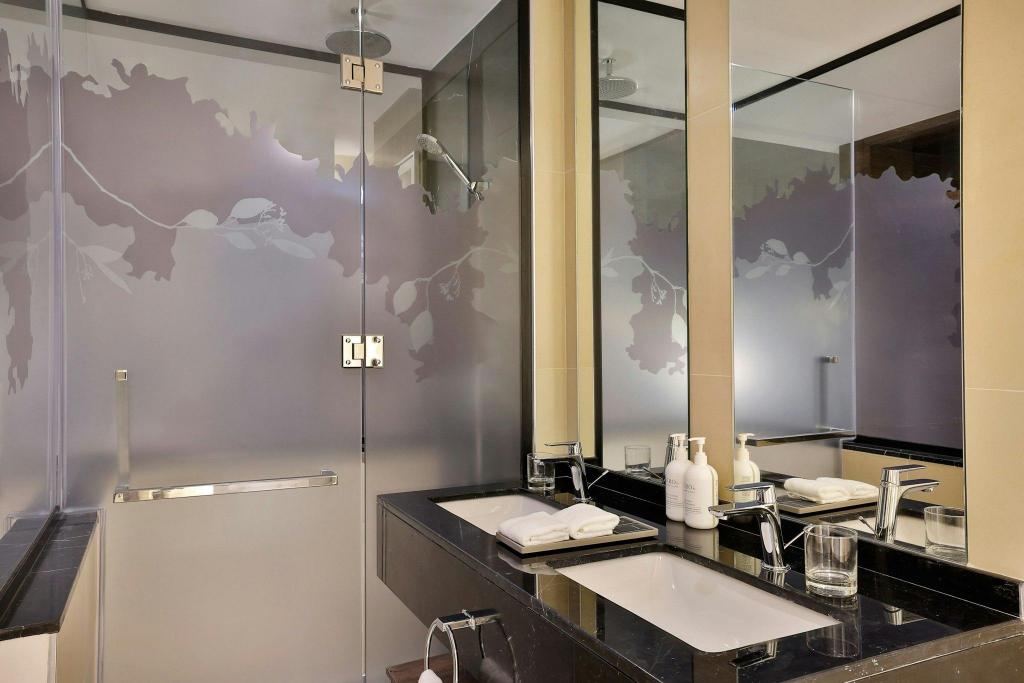 Deluxe, Family, Twin Beds, King Bed, Skyline View، Hotel Local Dubai at Jumeirah Village Triangle by the First Collection 8/8
