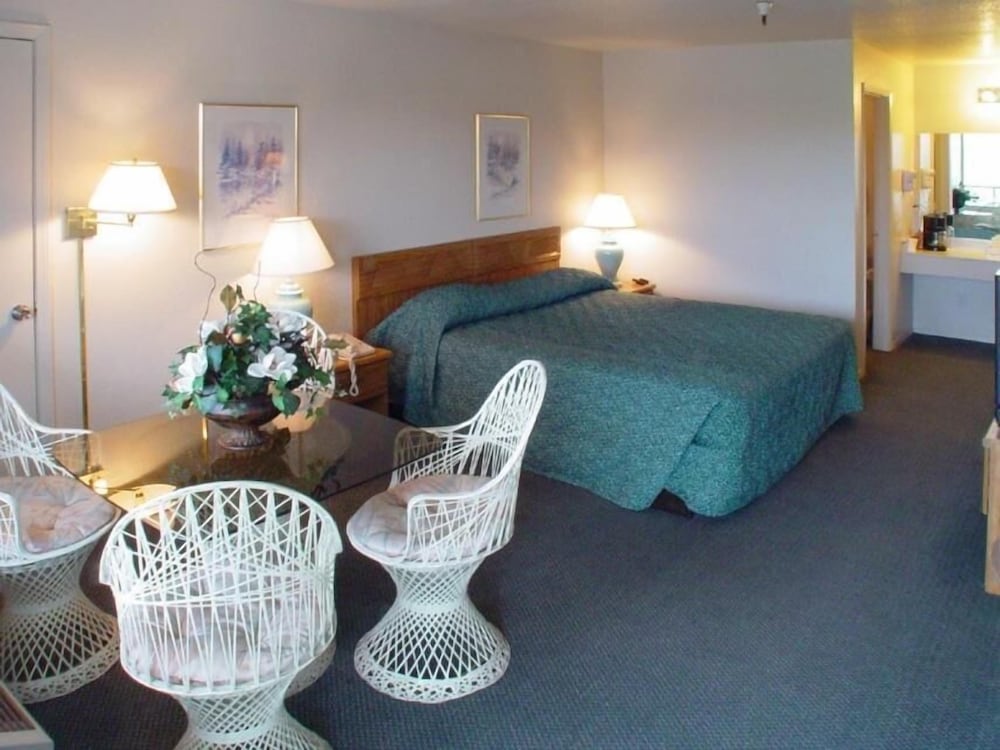 Applegate Inn 30/35
