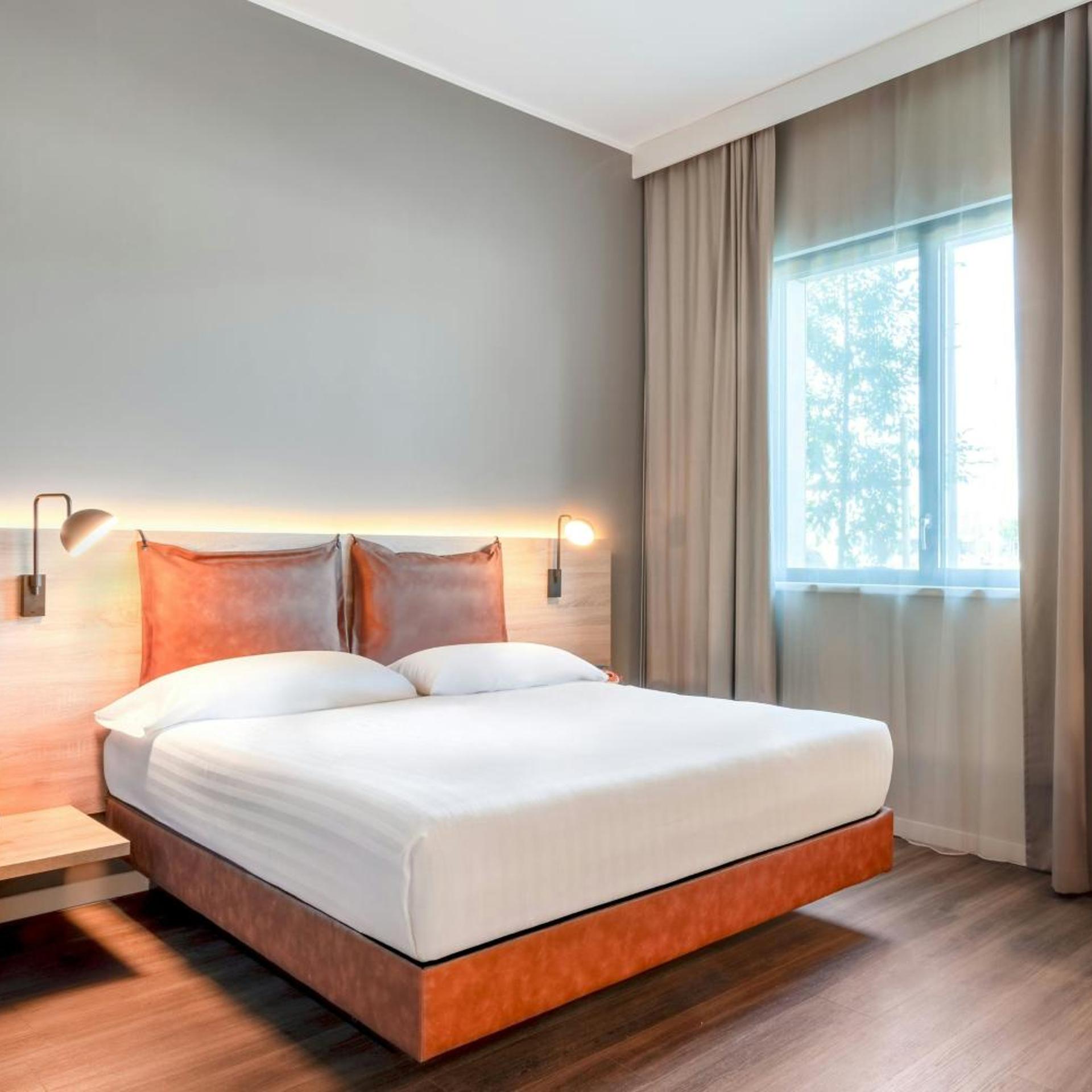 Moxy, King Bed, Queen Bed, Large, Accessible