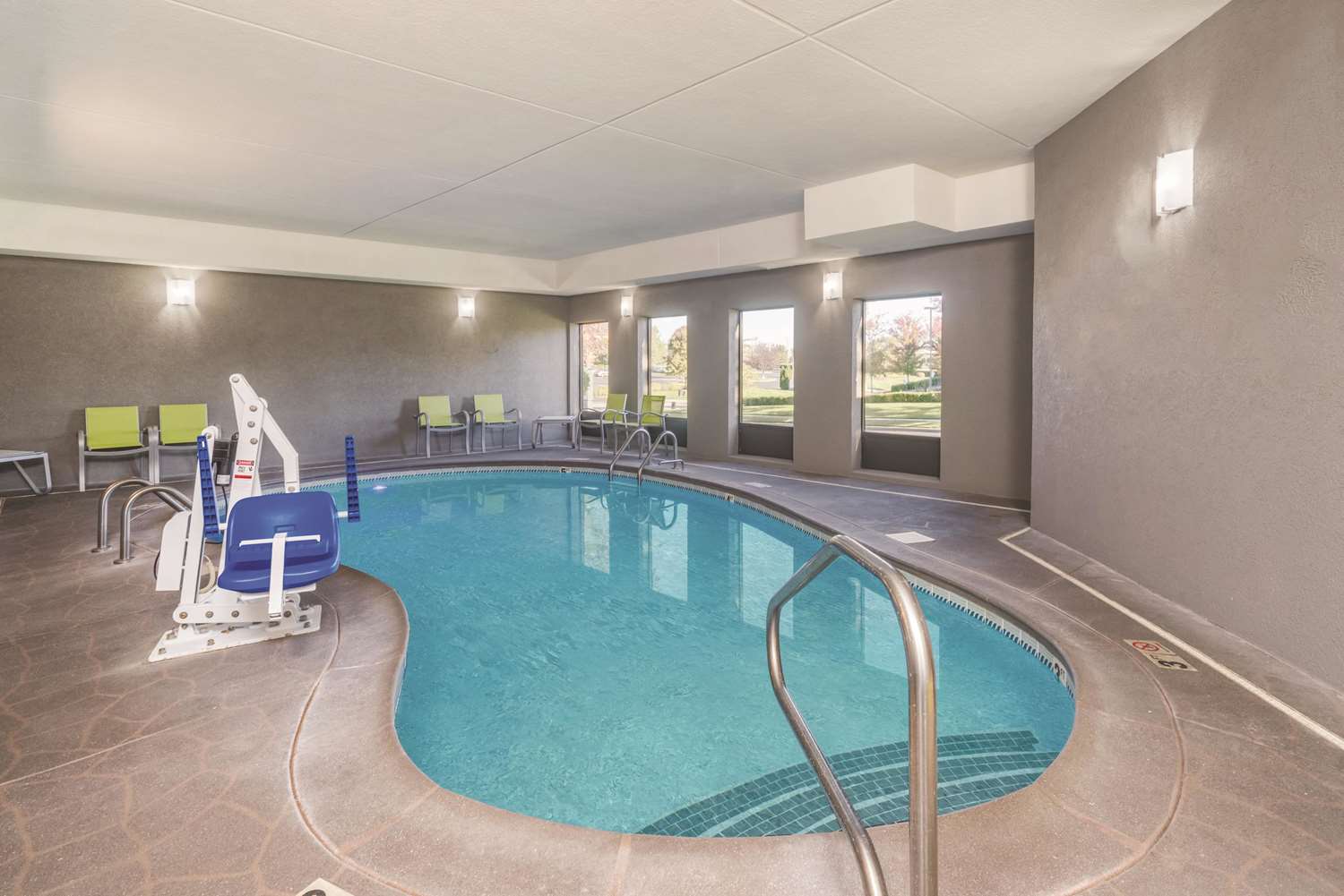 La Quinta Inn & Suites by Wyndham Louisville East 9/16