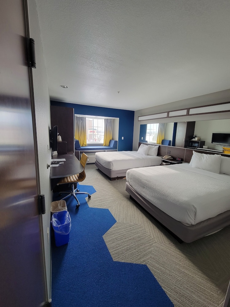 Microtel Inn Council Bluffs 16/50