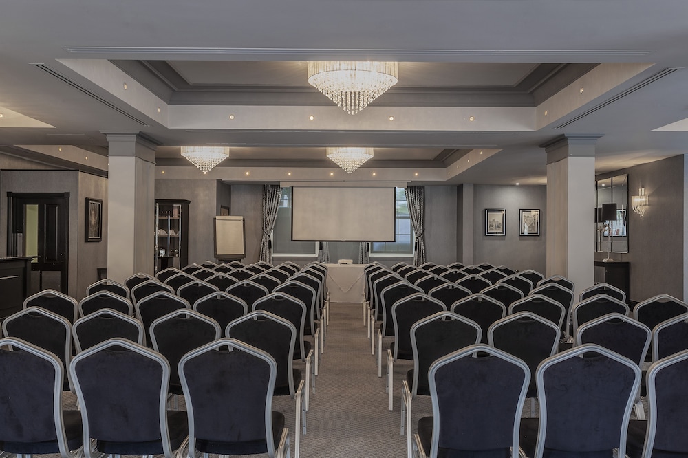 Orsett Hall Hotel 32/46