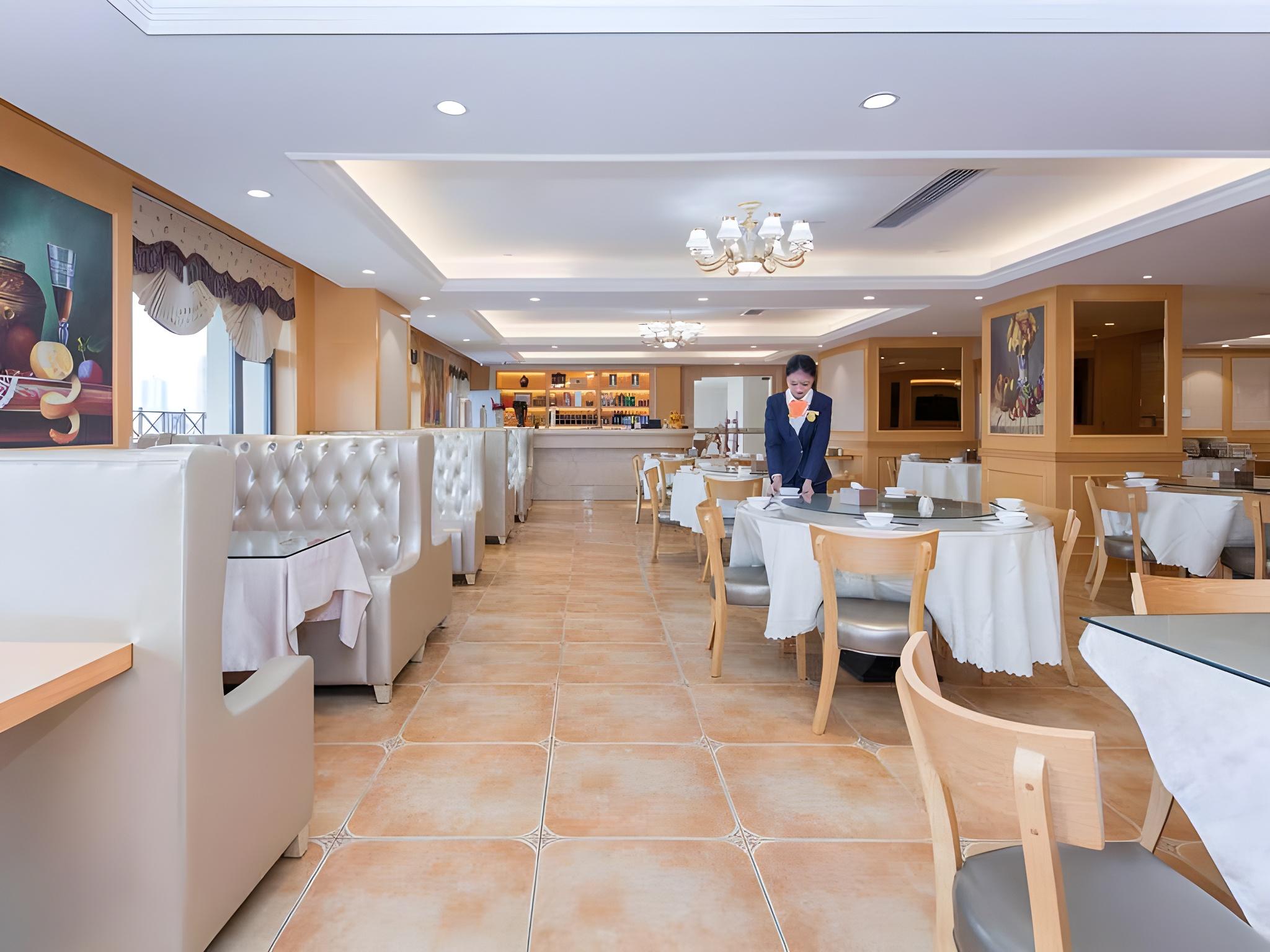 Vienna International Hotel (Huanggang Dongmen Road) 29/37